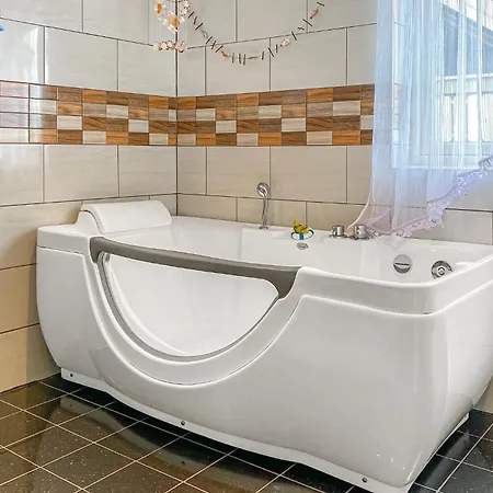4 Bedroom Pet Friendly In Haroy Apartment Steinshamn